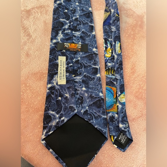 Solomon’s reef Men's Oceanic Fish Design Tie - Picture 5 of 8